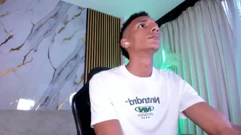 Snapshot of juliensaint_ chatting on 07.18.26 Julien online show from 07.18.26