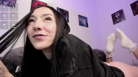 Snapshot of juliet_sourire chatting on 03.11.25 juliet_sourire online show from 03.11.25