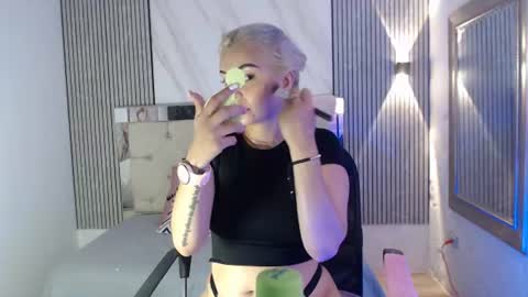 Snapshot of julieta__fox_ chatting on 07.11.26 julieta__fox_ online show from 07.11.26