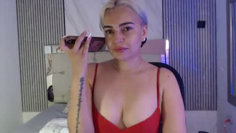Snapshot of julieta__fox_ chatting on 07.12.26 julieta__fox_ online show from 07.12.26