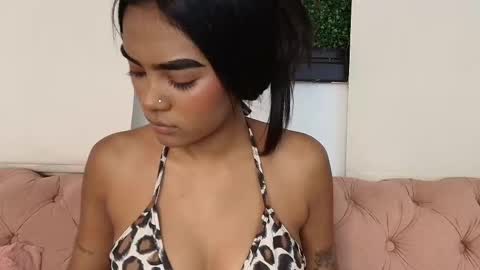 Juli online show from 11.19.25