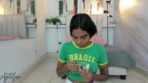 Juli online show from 11.20.25