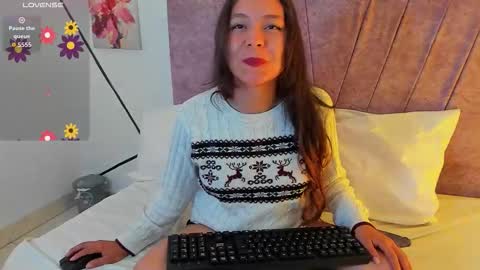 Snapshot of julieta_lein chatting on 10.10.25 julieta_lein online show from 10.10.25