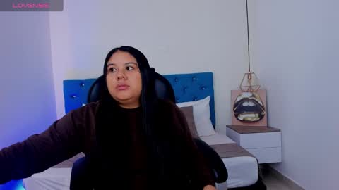 Snapshot of julieta_miller01 chatting on 09.27.25 Julieta Mille online show from 09.27.25