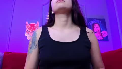 Snapshot of julieta_russell chatting on 12.24.24 Julieta online show from 12.24.24