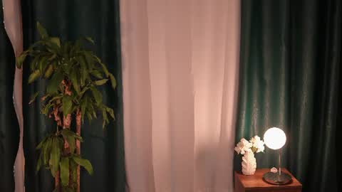 Snapshot of julieta_valencia chatting on 07.19.26 julieta_valencia online show from 07.19.26