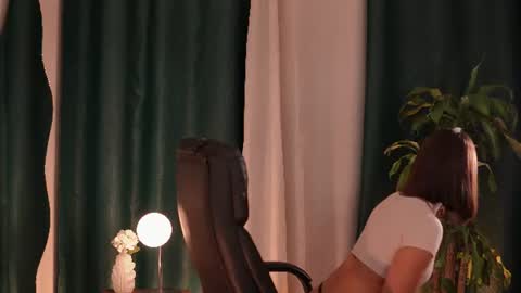 Snapshot of julieta_valencia chatting on 07.25.26 julieta_valencia online show from 07.25.26