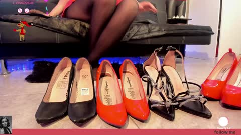 Snapshot of julieta_wall2 chatting on 12.11.24 Julieta wall online show from 12.11.24