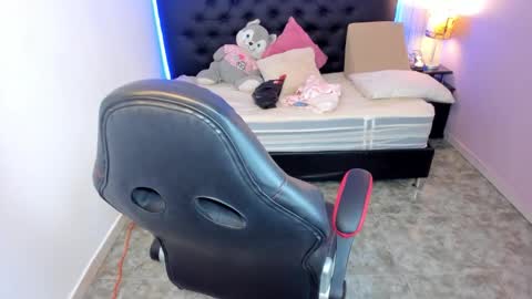 Julieth  online show from 10.12.25