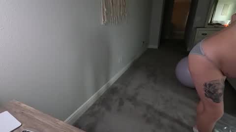 Snapshot of juliewets chatting on 12.11.24 Julie online show from 12.11.24