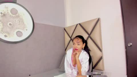 julitraviesa online show from 04.10.26