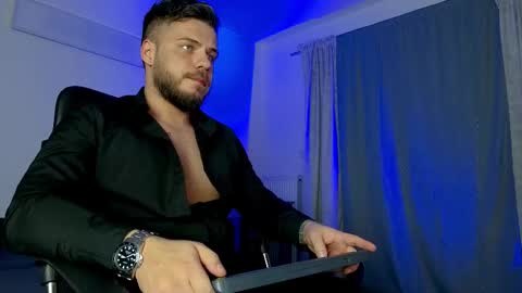 Snapshot of juliusmasters chatting on 02.12.25 JULiUS online show from 02.12.25