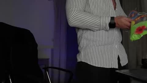 Snapshot of juliusmasters chatting on 09.10.25 JULiUS online show from 09.10.25