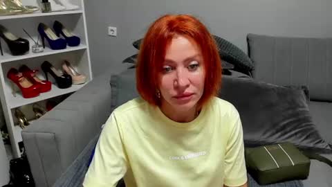 Snapshot of jullia_moor chatting on 06.19.26 jullia_moor online show from 06.19.26