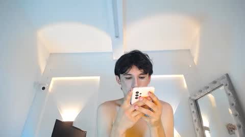 Snapshot of jullian_ricci chatting on 04.20.26 jullian online show from 04.20.26