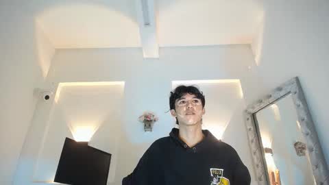 Snapshot of jullian_ricci chatting on 04.29.26 jullian online show from 04.29.26