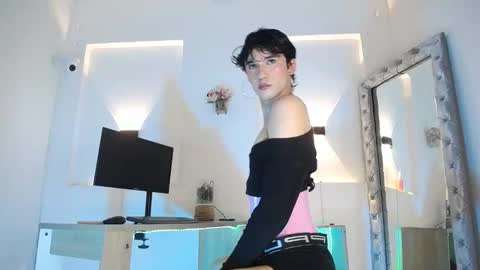 Snapshot of jullian_ricci chatting on 05.23.26 jullian online show from 05.23.26