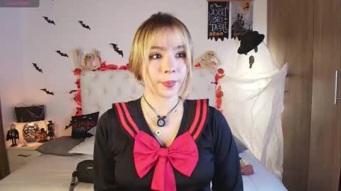 Snapshot of jullianapriv_ chatting on 10.08.25 jullianapriv_ online show from 10.08.25