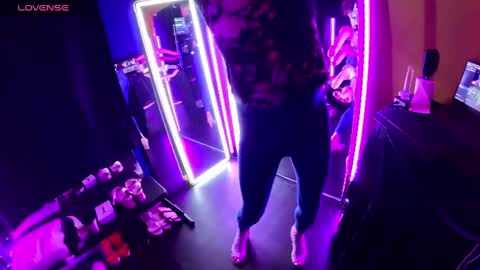 Julie online show from 10.18.25