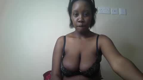 Snapshot of junebeiby chatting on 02.28.26 queen online show from 02.28.26