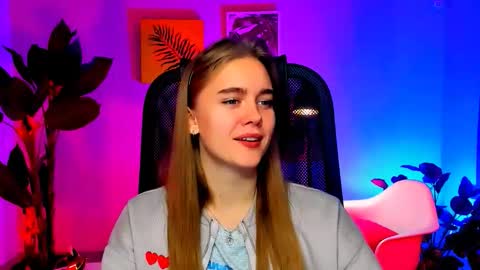 Snapshot of junewoods chatting on 11.13.25 junewoods online show from 11.13.25