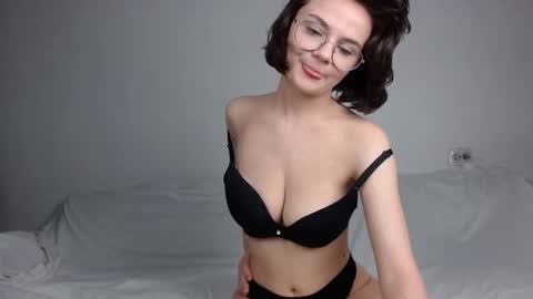 Snapshot of junnewers chatting on 01.09.25 JunneWers online show from 01.09.25