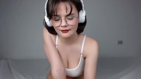 Snapshot of junnewers chatting on 02.03.25 JunneWers online show from 02.03.25