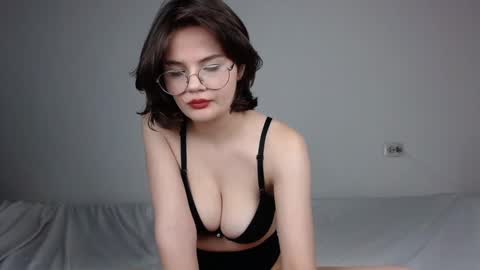 Snapshot of junnewers chatting on 02.19.25 JunneWers online show from 02.19.25