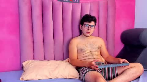 JUSTIN Y JAZMIN online show from 12.22.25