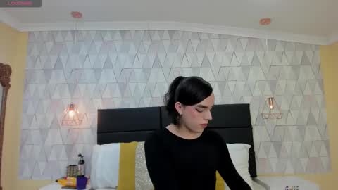 Snapshot of justineperry chatting on 10.18.25 Justine online show from 10.18.25