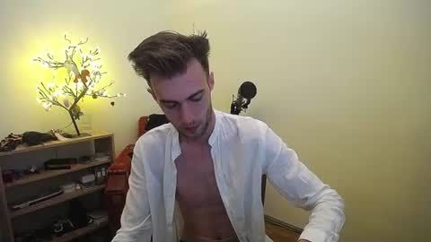 Hologram Guy online show from 07.08.26