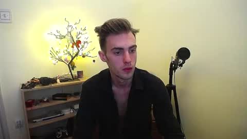 Hologram Guy online show from 07.12.26