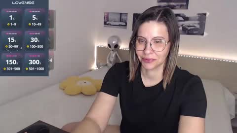 Julie online show from 01.03.25