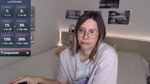 Julie online show from 01.10.25