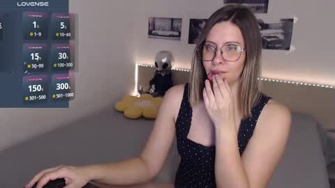 Julie online show from 02.02.25