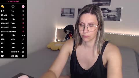 Julie online show from 09.08.25