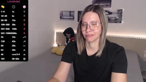 Julie online show from 10.03.25