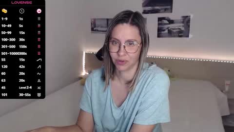 Julie online show from 10.10.25