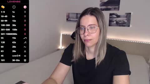 Julie online show from 12.03.25