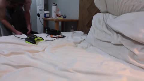 J and Sugar snap pea online show from 09.18.25