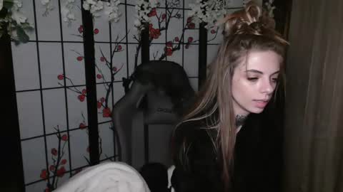 Snapshot of k8x4u chatting on 02.11.25 K8X4U LOVE ME online show from 02.11.25