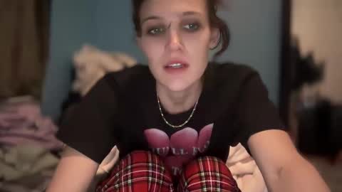 Snapshot of kaceelynn chatting on 02.04.25 Kac online show from 02.04.25