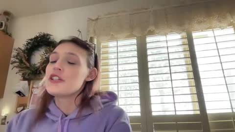 Snapshot of kaceelynn chatting on 02.11.25 Kac online show from 02.11.25