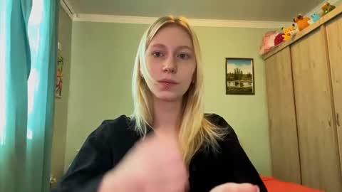 Snapshot of kacicasal chatting on 07.04.26 Mia 1st day here online show from 07.04.26