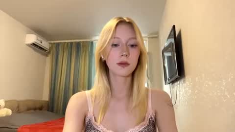 Snapshot of kacicasal chatting on 07.05.26 Mia 1st day here online show from 07.05.26