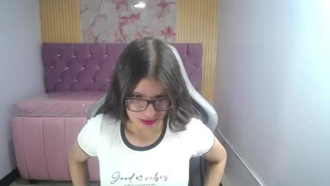 Snapshot of kailee_ch chatting on 04.12.26 Kailee online show from 04.12.26