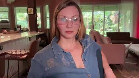 Snapshot of kaileeshy chatting on 01.01.25 Kailee Smile online show from 01.01.25