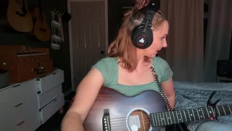Snapshot of kaileeshy chatting on 05.25.26 Kailee Smile online show from 05.25.26