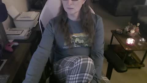 Snapshot of kait331 chatting on 11.11.25 Camprincess331 online show from 11.11.25