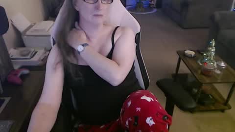 Snapshot of kait331 chatting on 11.27.25 Camprincess331 online show from 11.27.25